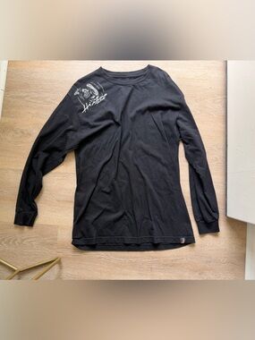 Hinano Men's Black Long-Sleeve Graphic Crewneck Shirt size large
